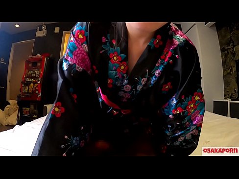 ❤️ Jong cosplay meisje houdt van seks tot orgasme met een squirt in een paardenvrouwtje en een blowjob. Aziatisch meisje met harig kutje en mooie tieten in traditioneel Japans kostuum in amateur video waarin masturbatie met neukspeeltjes wordt getoond. Sakura 3 OSAKAPORN. ❤ Harde porno at us
