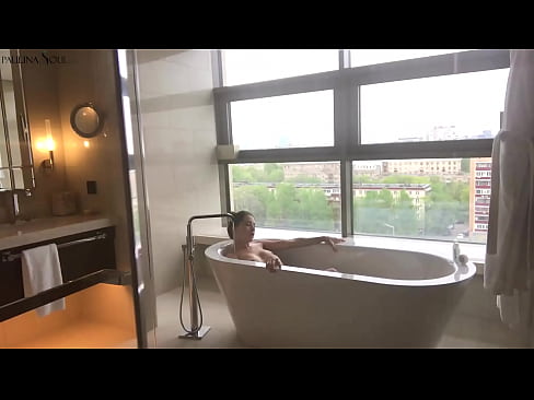 ❤️ Enorme babe die hartstochtelijk haar poesje aftrekt in de badkamer ❤ Harde porno at us